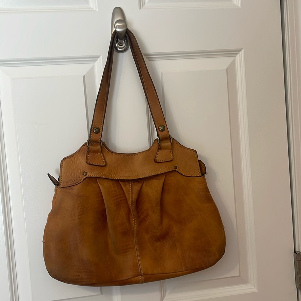 Patricia Nash brown leather bag.